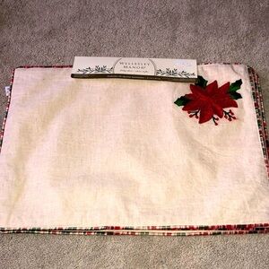 Wellesley Manor Holiday Poinsettias Christmas Placemats Set (4)! Embroidered NWT